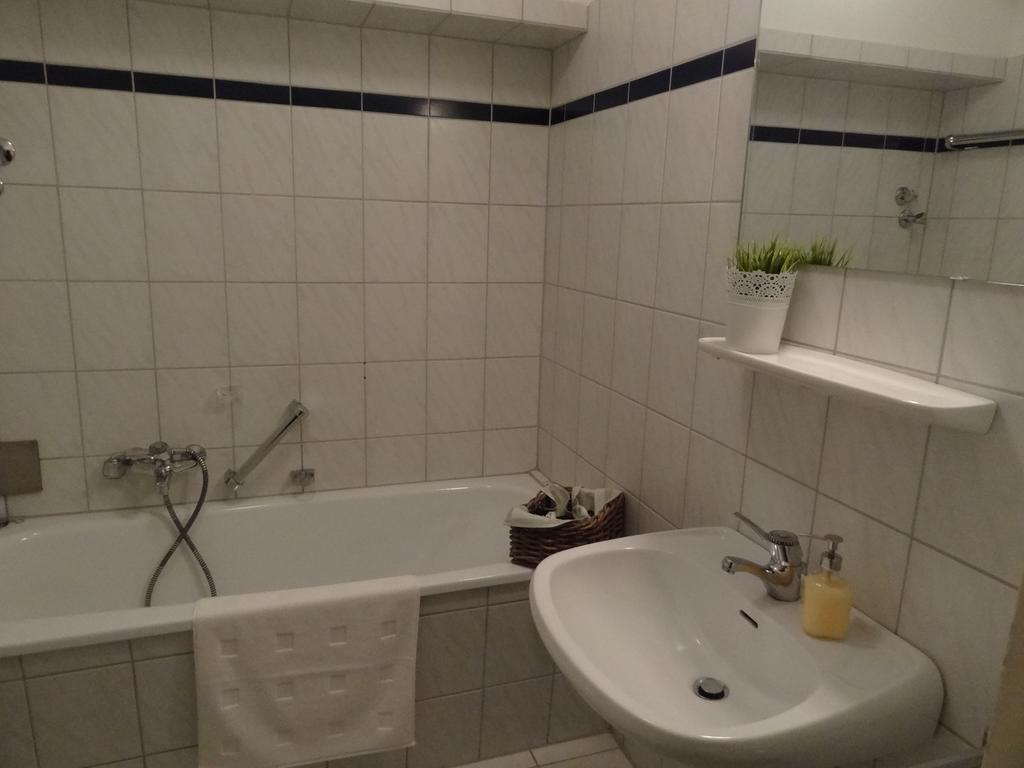 Hotel In Der Strassen Solingen Ngoại thất bức ảnh