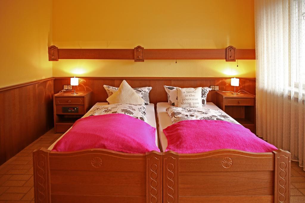 Hotel In Der Strassen Solingen Ngoại thất bức ảnh