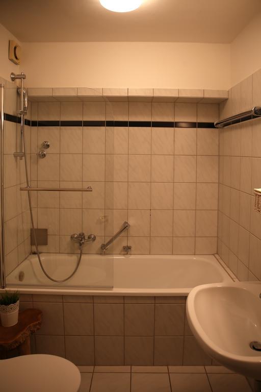Hotel In Der Strassen Solingen Ngoại thất bức ảnh
